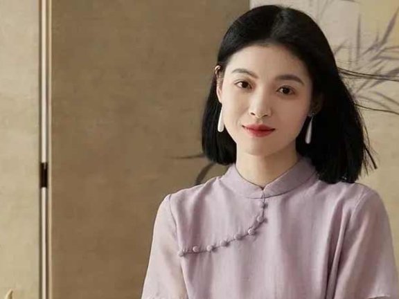 Modern Qipao: Organdy Fabric Merges Tradition, Ease