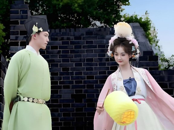 Song Dynasty Hanfu's Gentle Spirit in Today's World