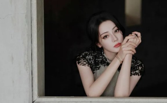 Dilraba: A Qipao Meets Knee-High Boots