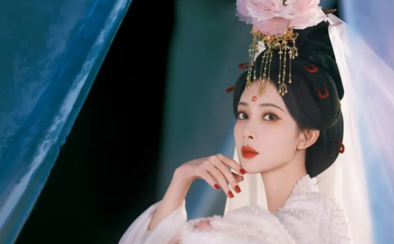 Floral Crowns in Chinese Drama: Who Wears It Best?