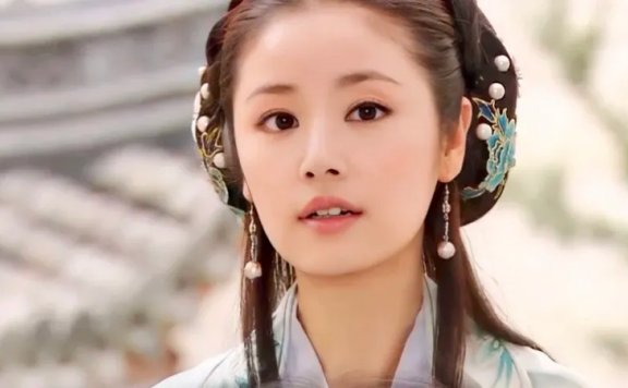 The Legacy of the Pearl-Clasp Bun in Chinese Style