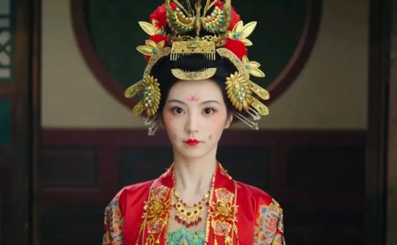 Tian Xiwei's Bridal Look in Moonlit Reunion