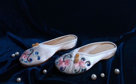 Why Are Slippers So Rare in Historical Chinese Dramas?