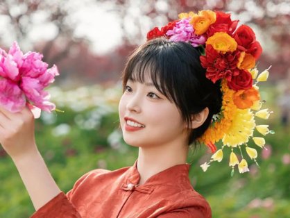 How Hairpin Flowers Bridge China’s Past and Present