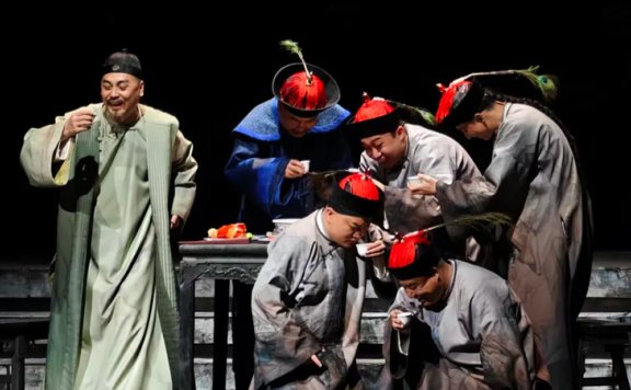 Can a 17th-Century Official's Integrity Still Captivate Modern Audiences?