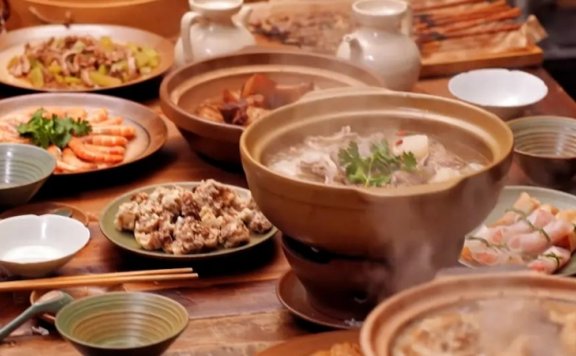 Can a Modern Family Conquer Ancient China with Cuisine?