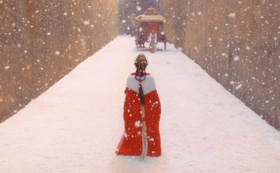 How Did Red in Snow Become a Signature of Eastern Beauty?