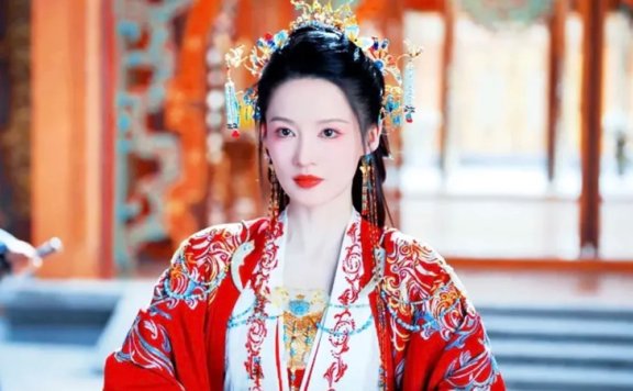 What Are Those Graceful Chains Adorning Li Qin in Fated Hearts?
