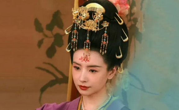 Dong Jie's U-Pins Reveal About Ancient Chinese Fashion