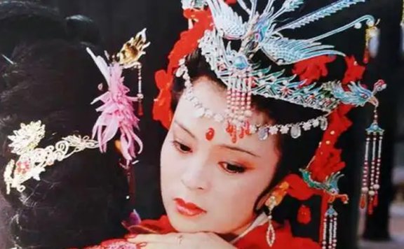 Where Did the Grand Phoenix Hairpins Vanish in Historical Dramas?