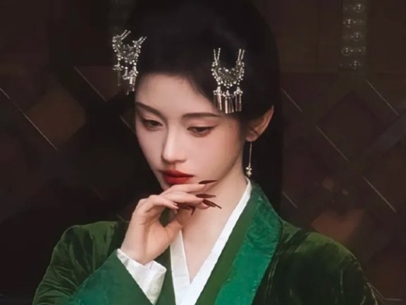 Are the Side-Hair Tassel Ornaments of Ju Jingyi Real?