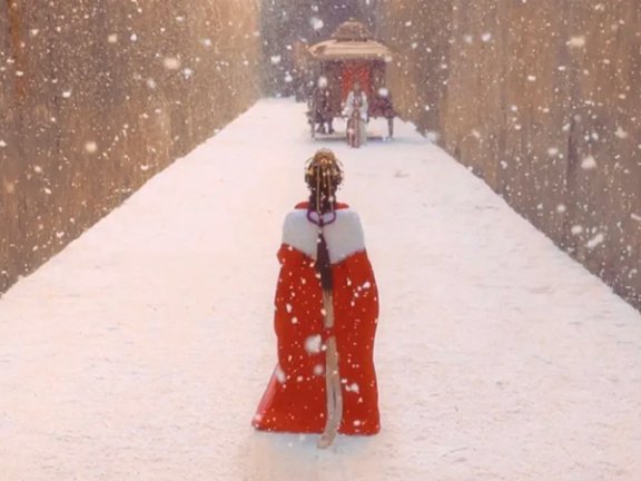 How Did Red in Snow Become a Signature of Eastern Beauty?