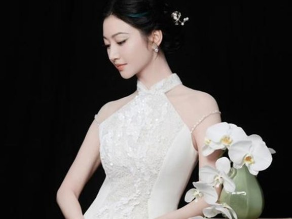 Jing Tian's White Qipao at Mid-Autumn