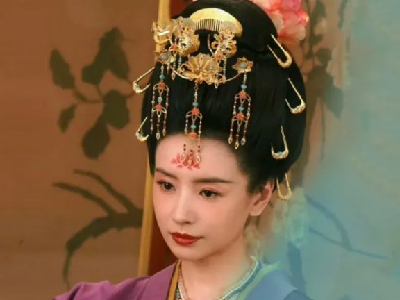 Dong Jie's U-Pins Reveal About Ancient Chinese Fashion