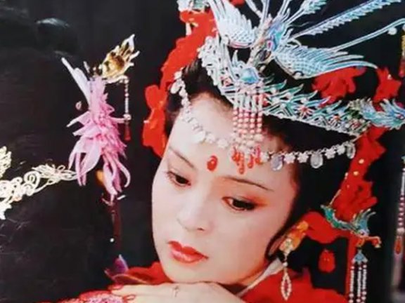 Where Did the Grand Phoenix Hairpins Vanish in Historical Dramas?