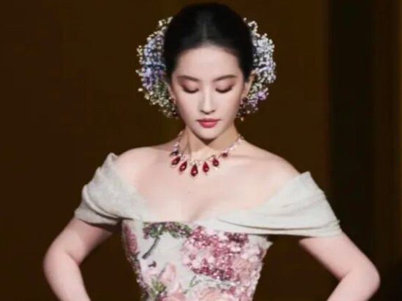 Why Does Liu Yifei's Vogue Look Feel Both Fresh and Familiar?