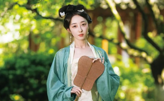 How a Historical Attire Becomes Modern Style