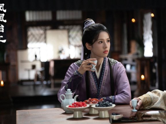 How Costumes in Love & Crown Whisper the Plot