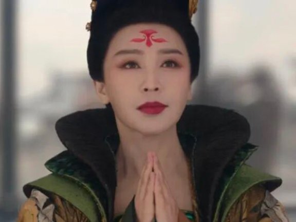 Why Princess's Forehead Ornament Stands Out