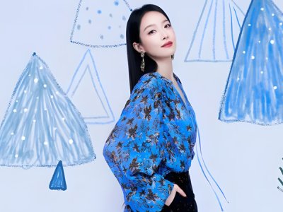 What Makes Song Qian's Bold Blue-and-Black Look So Electrifying?