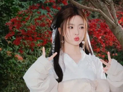 Chen Zhuoxuan’s Viral Classical Aesthetic Shoot