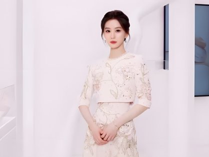 What Makes Liu Shishi’s Pink Tulle Gown a Modern Fairytale?