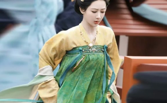 The Evolution of Strapped Qixiong Qun