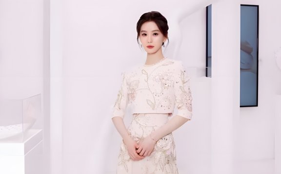 What Makes Liu Shishi’s Pink Tulle Gown a Modern Fairytale?