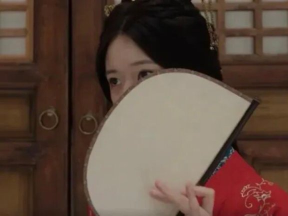 Could This Blade in Her Hand Be Ancient China’s Most Versatile Accessory?