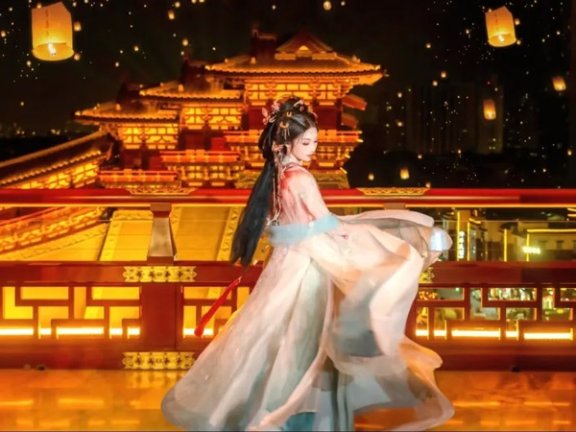 Winter Lights and Ancient Threads: A Hanfu Journey by Luoyang's Solstice