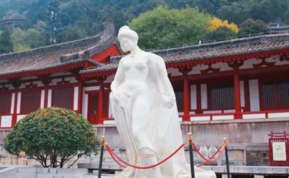 What Does a Nude Statue Say About Chinese Aesthetics?
