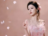 Zhang Yuxi Shines in Pink Fairy Tale Gown