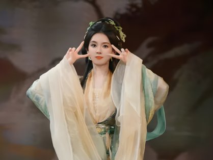 Chen Yao in Gradient Silk Gown and Gentle Bun