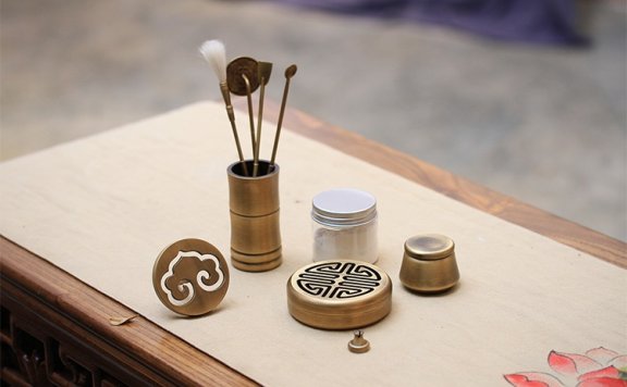 Exploring The Ancient History and Power of Fragrances