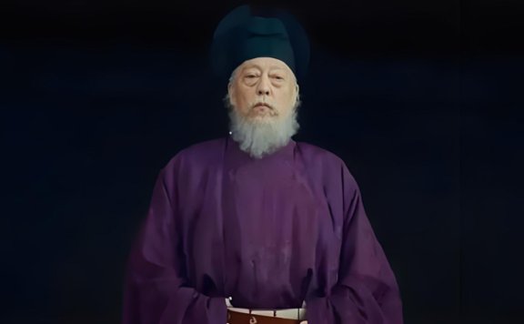 Why Hu Jinsi Served Qian Hongchu but Deposed Qilang in Swords into Plowshares