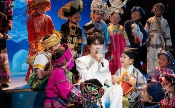 Zhou Shen’s Ji Liang Highlights Hanfu at CCTV Gala