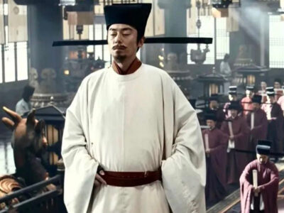 Why Zhao Kuangyin Chose White After the Yellow Robe