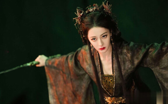 Love Beyond the Grace: He Simu’s Mortal Senses