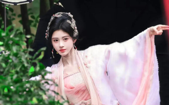 Veil of Shadows: Can 4 Foxes Solve a Locked-Room Murder?