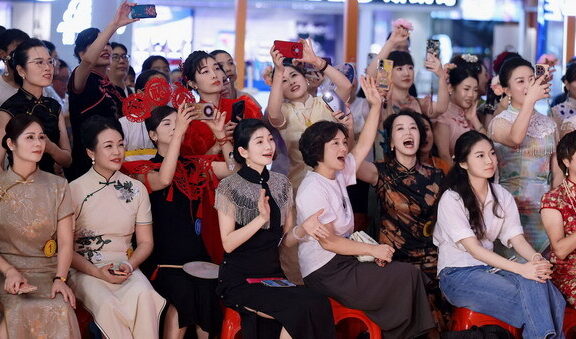 Fujian Qipao Final in Quanzhou: 68 Contestants Showcase