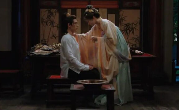 Royal Betrothal: Shen Zhili Treats Di Nian’s Bloody Wounds
